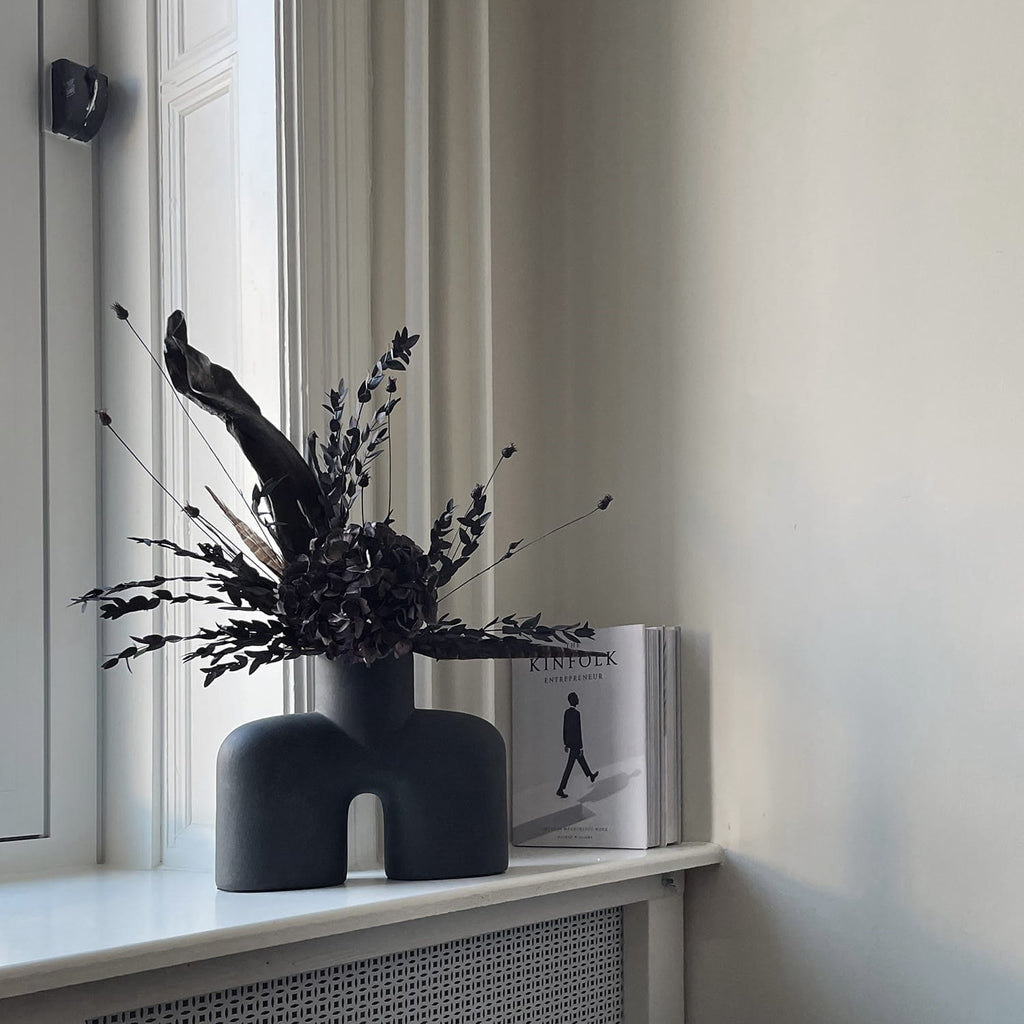 Cobra Vase Uno, Medio - Black, L30 / W10