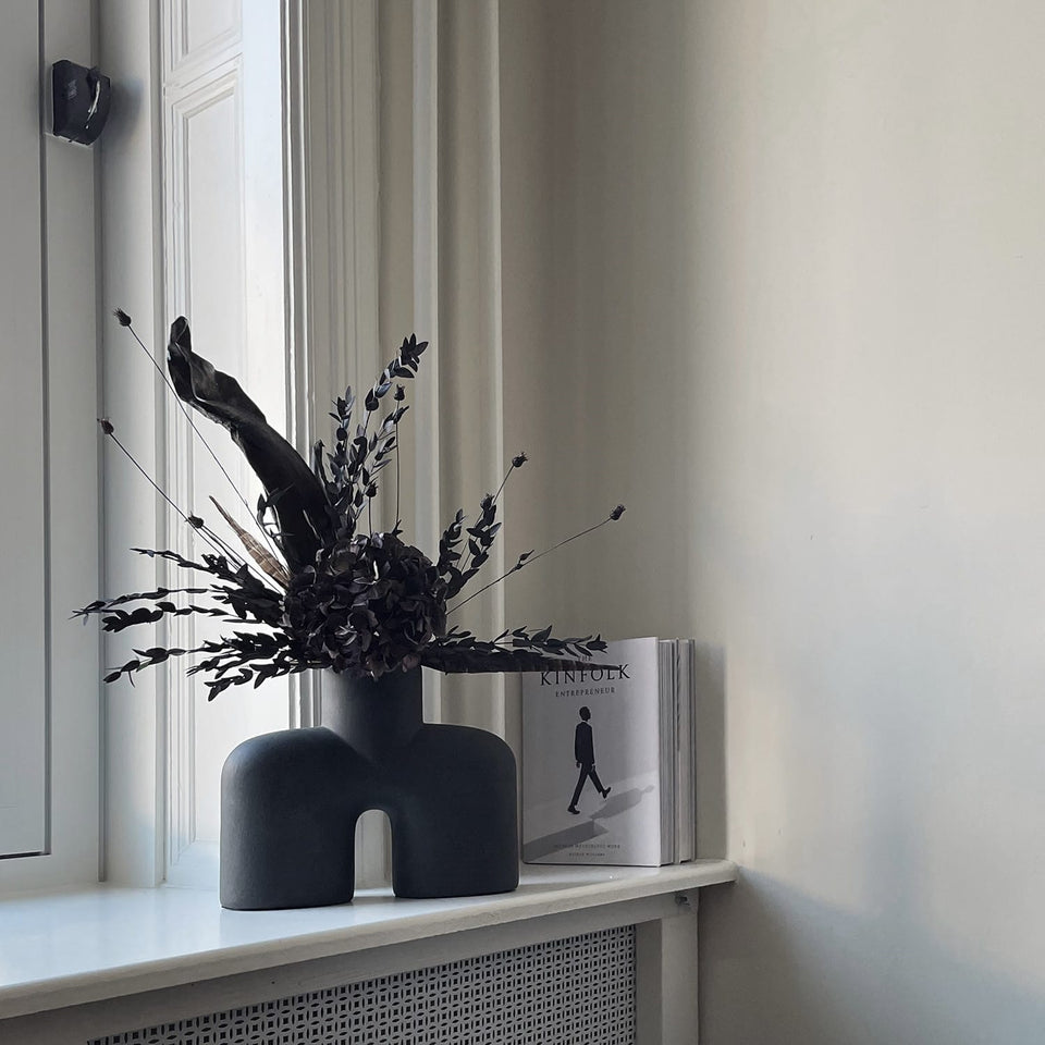 Cobra Vase Uno, Medio - Black, L30 / W10