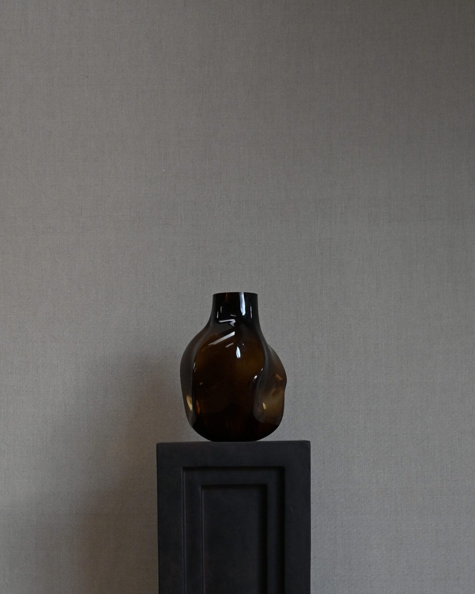 Bakku Vase, Medio - Smoked Forest Mouth-Blown Glass L22 / W22 / H30 CM
