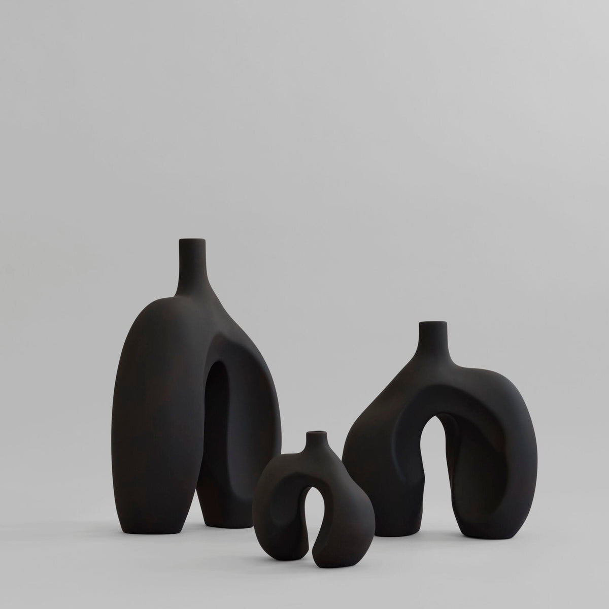 Ni Vase Mini, Coffee L26 / W22 / H30 CM