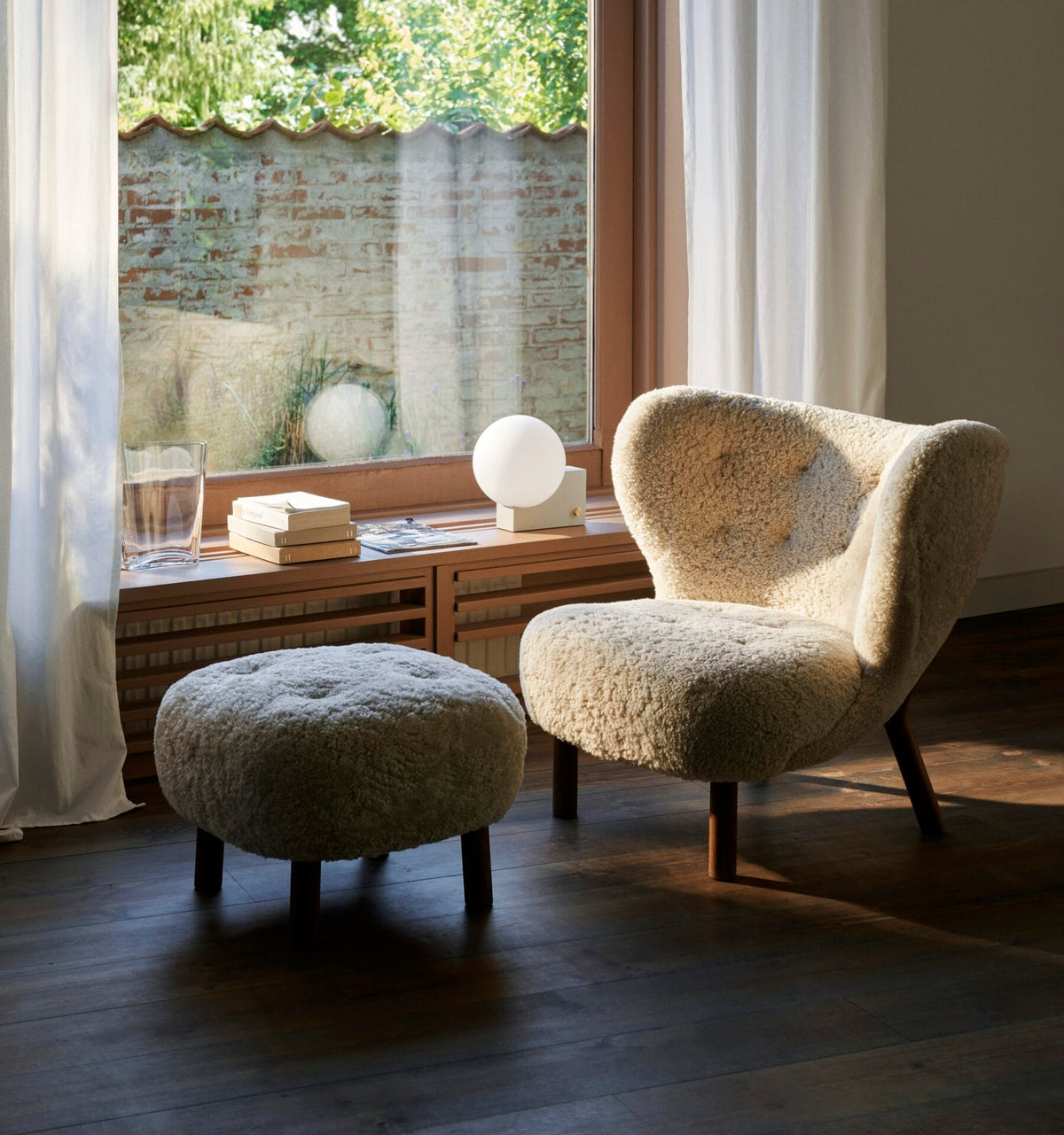 Little Petra VB1, Sheepskin Moonlight, Walnut