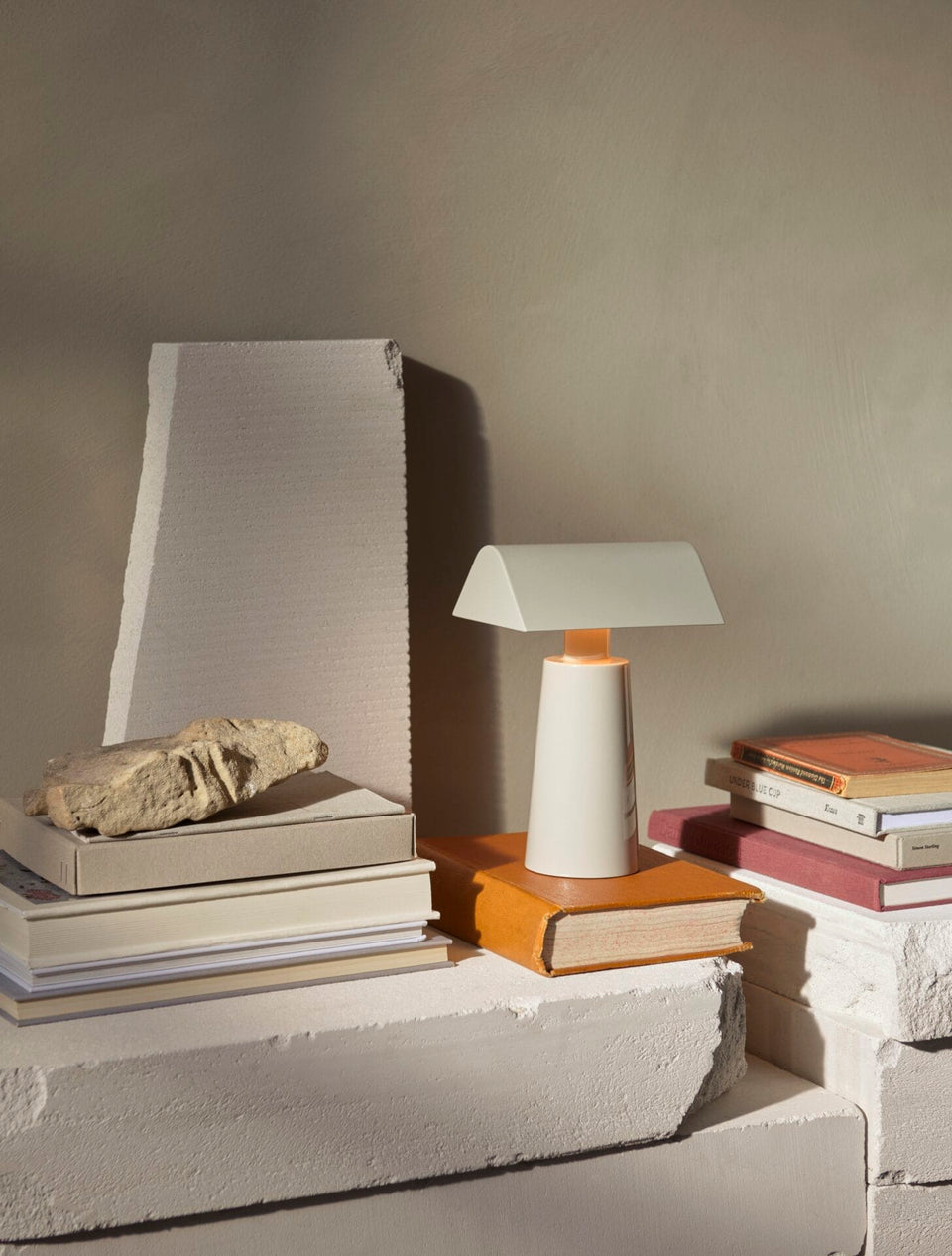Caret MF1, Portable Lamp, Silk Grey