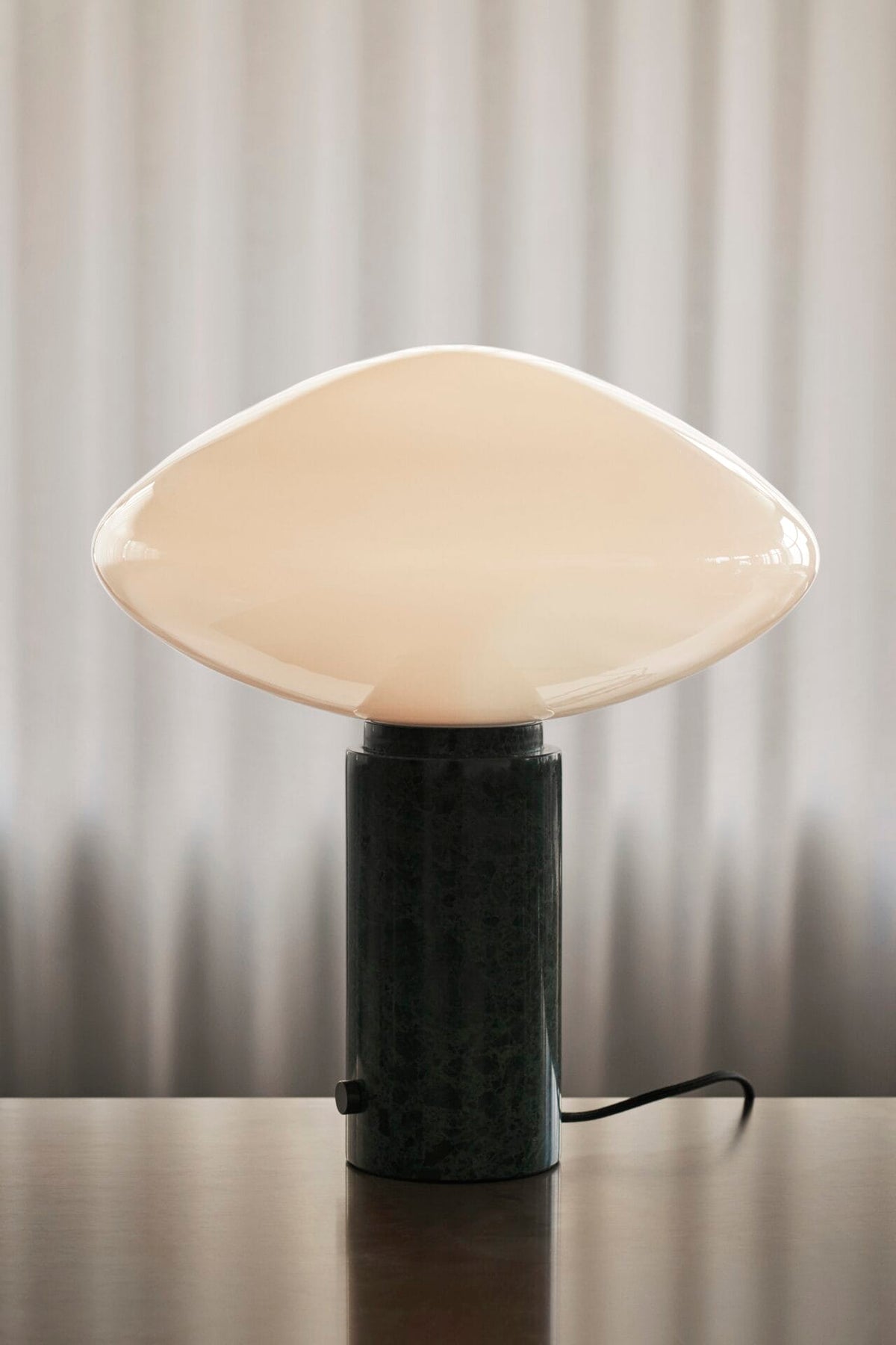 Mist Table Lamp AP17, Guatemala verde (green)