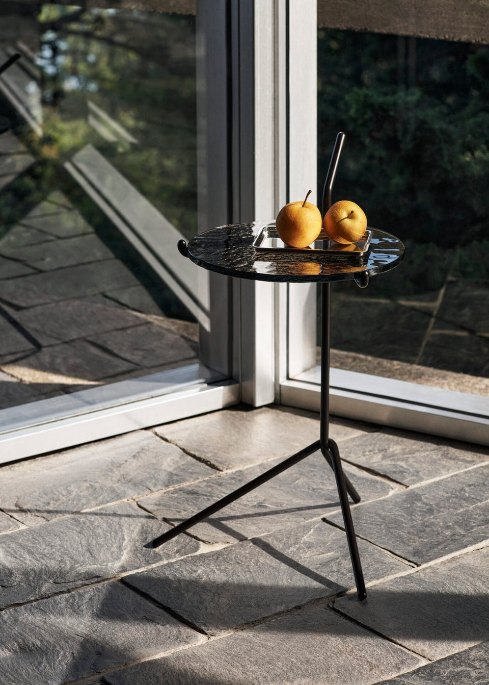Halten SH9 Side Table, Smoked Glass w. Warm Black, Ø32cm