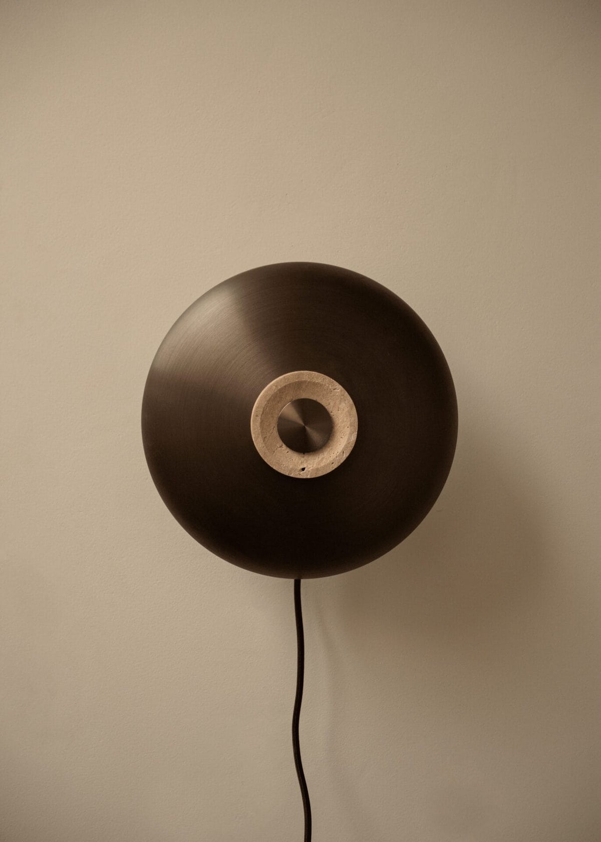 Reverse Wall Lamp, Travertine, Sand/Aluminium, Bronzed - Hardwired, Ø24,3 cm