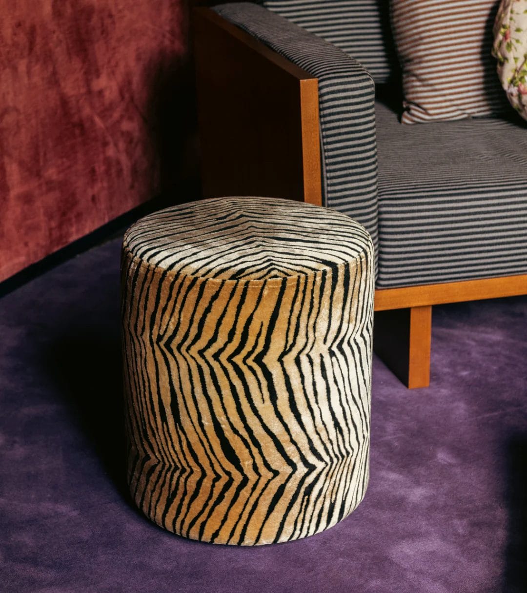 Mobile Round velvet tiger pouf