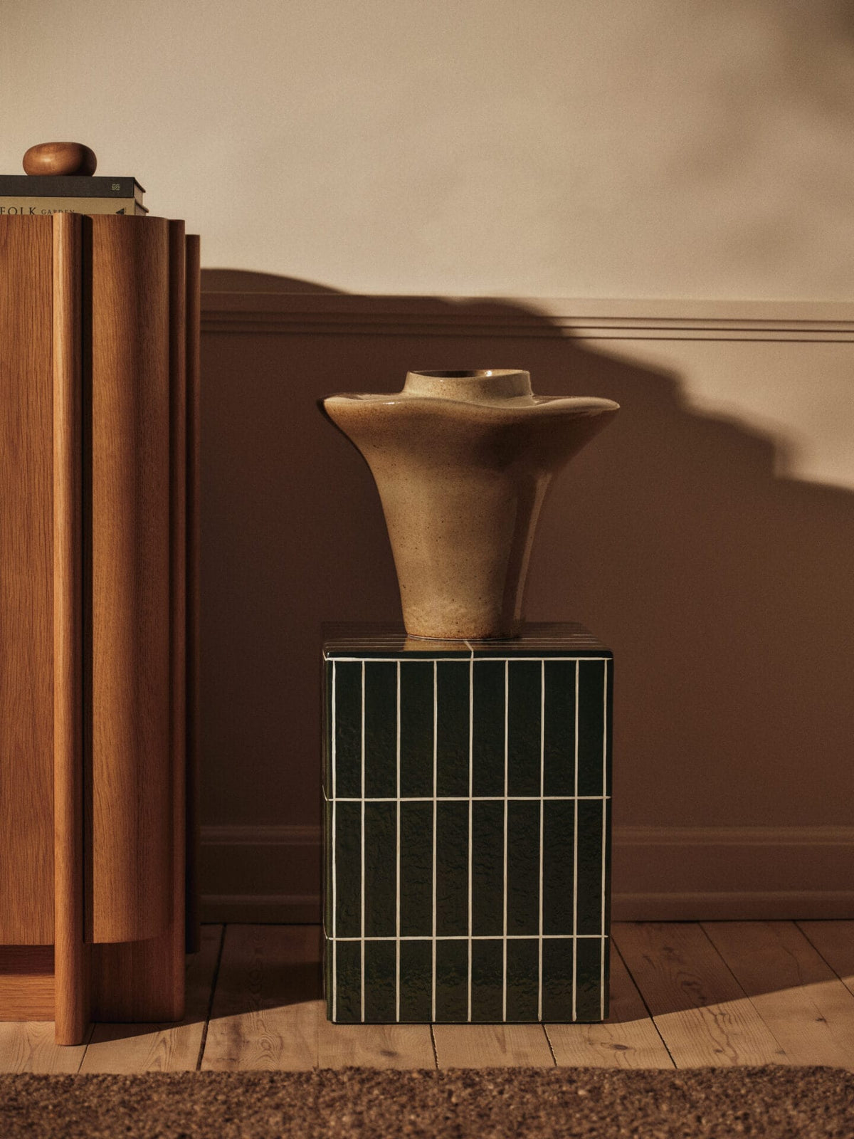 Evio Vase- Elm Green, Large Ø35 x W35 x H35cm