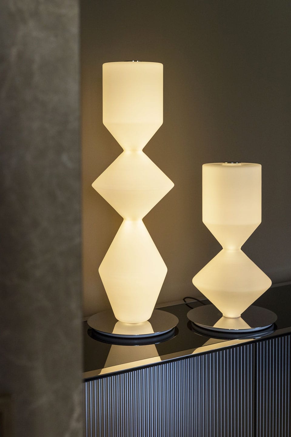 Costantina table lamp medium Opal, Ø27.5 x H.47 cm