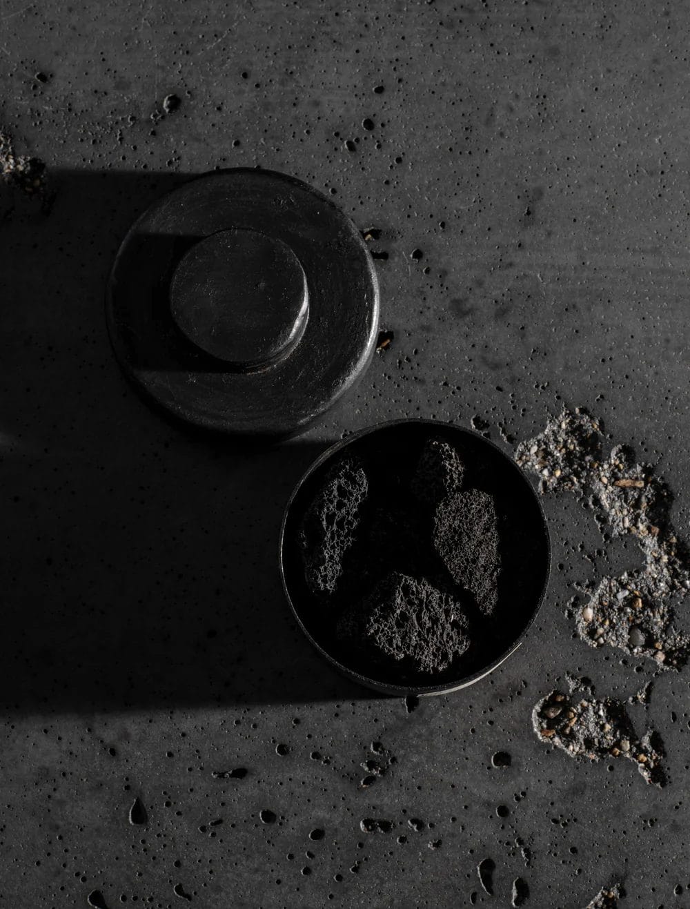Pot Pourri d'Apothicaire Petit Lava Rock, 8x5cm (Terre Noire) + Refilling 5ml