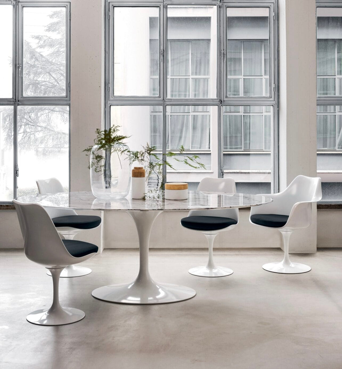 Saarinen Oval Dining Table, Arabescato Marble, White Base, 244 cm