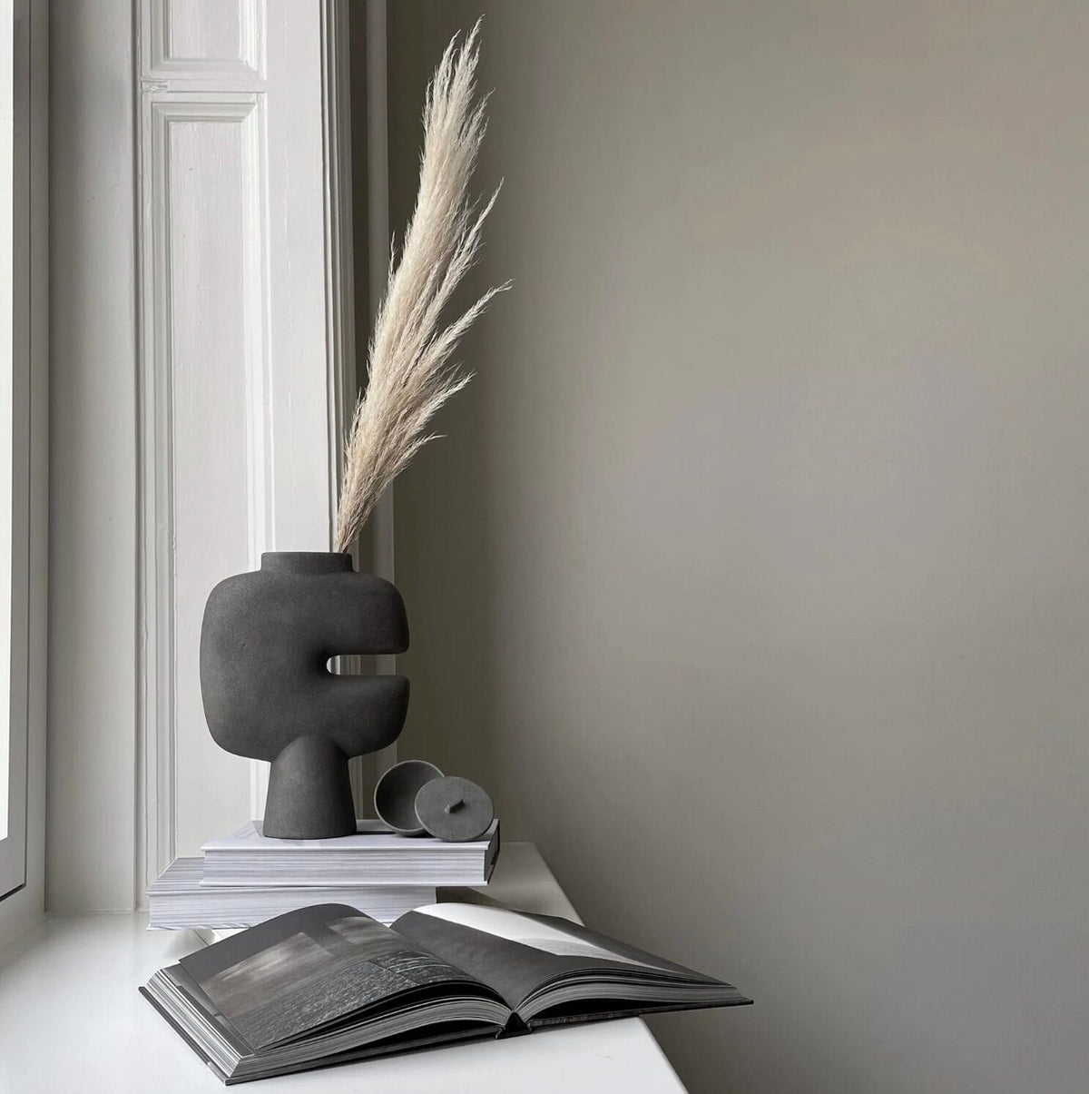 Tribal Vase, Medio - Dark Grey, L22,5 / W9 / H30 cm