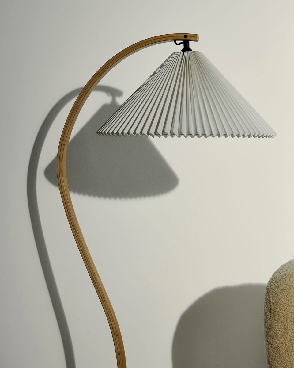 Timberline Floor Lamp, Shade: White Canvas, Stem Oak/Birch, Base Cast Iron