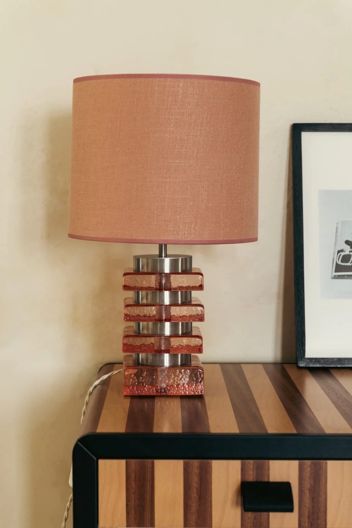 Marta Table lamp in pink glass and textured pink fabric