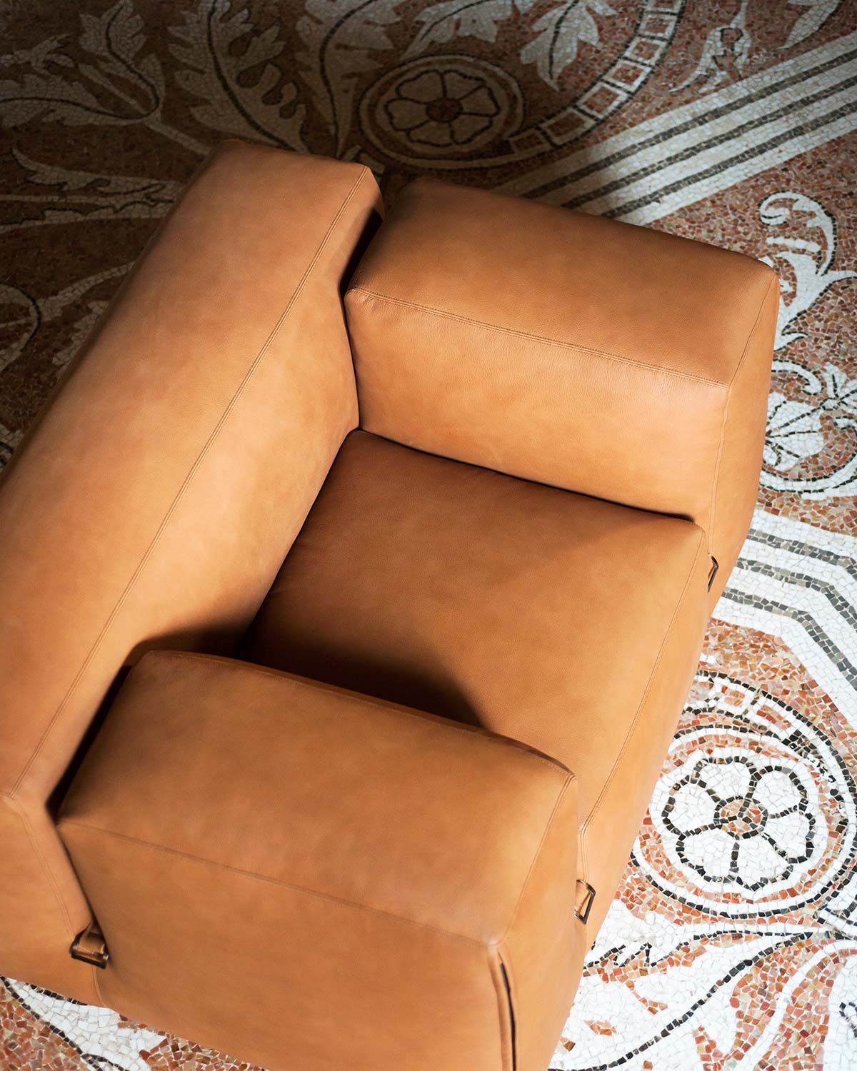 Le Mura Armchair, Zahir leather 10, Cat. Z