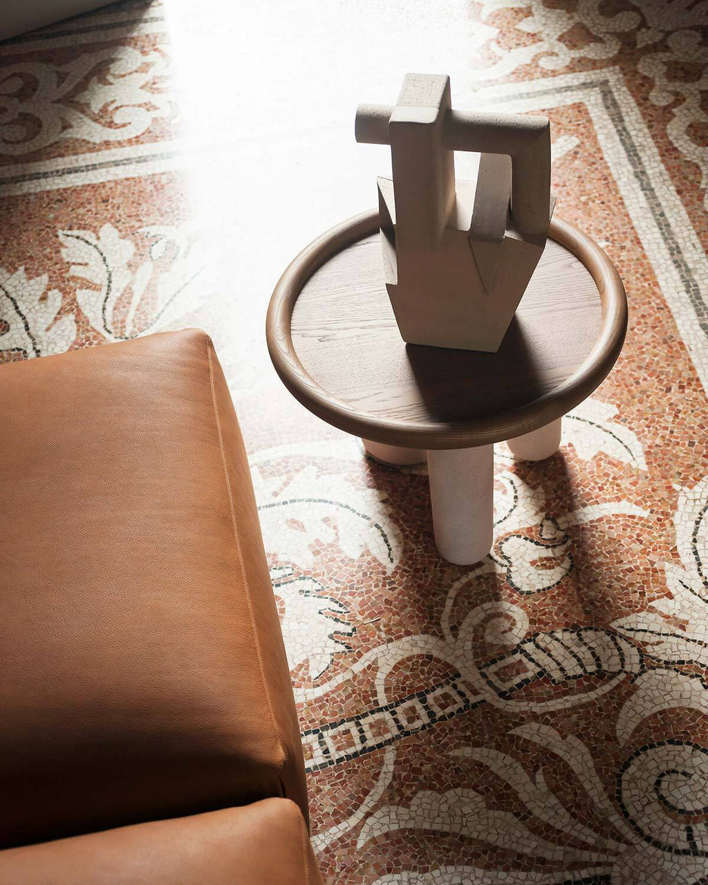 Pluto Side Table, Walnut Top T134, Pink Cement Base, Ø60cm