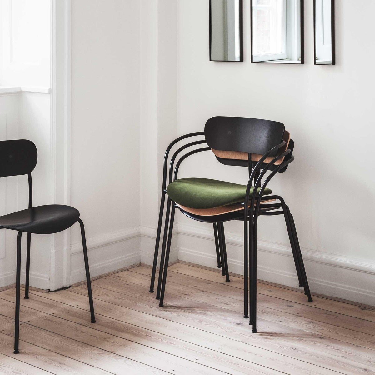 Pavilion Chair AV4 with armrest, Velvet 01 Forest, Seat Upholstery, Black Base Oak, Brass fitting
