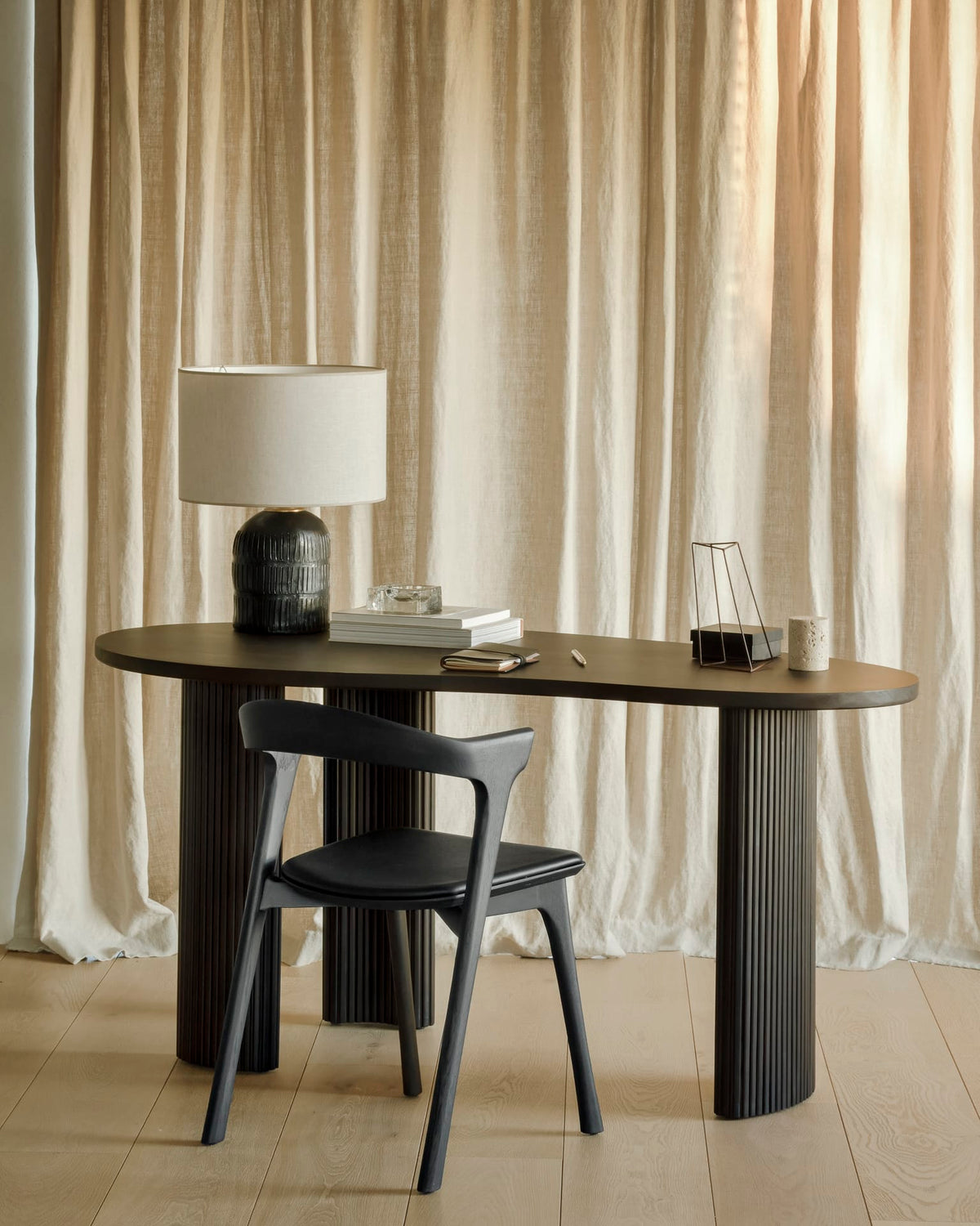 Boomerang desk - varnished mahogany - dark brown - pebble shape, 160 x 83 x 76cm