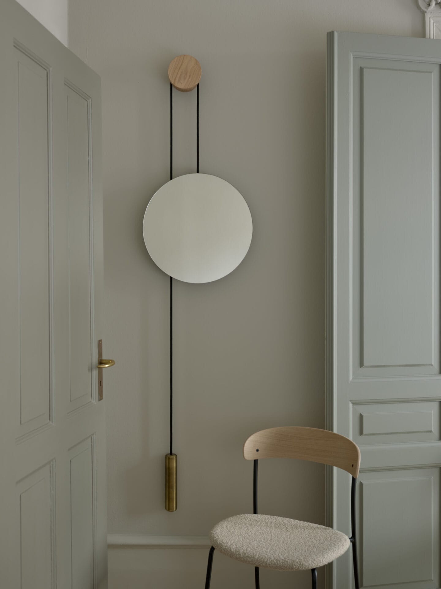 Rise and Shine Wall Mirror, Natural Oak w. Brass Weight Ø45